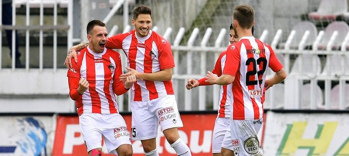 Fotbalisté Žižkova zvládli divoký závěr druhé ligy a po výhře 2:1 v Chrudimi slaví záchranu (archivní foto)