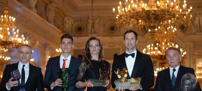 Trenér roku Vítězslav Lavička, talent roku Patrik Schick, fotbalista roku Petr Čech, fotbalistka roku Lucie Voňková a člen síně slávy Dušan Uhrin st.