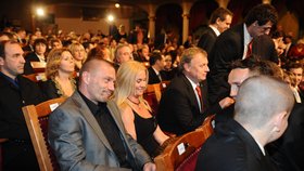Tomáš Řepka vzal na vyhlášení manželku Renatu, která mu odpustila pletky s modelkou Erbovou