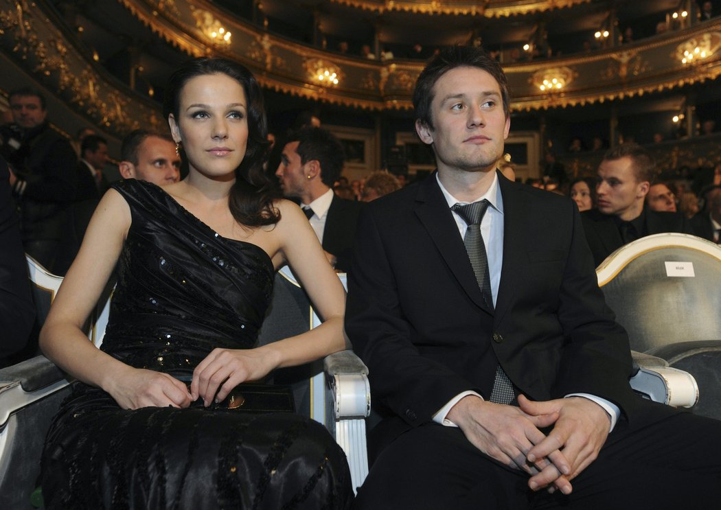 Tomáš Rosický s přítelkyní Radkou Kocurovou, známou moderátorkou počasí