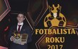 Vladimír Darida s trofejí pro vítěze ankety Fotbalista roku 2017