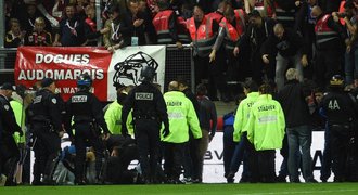 Hrůza ve Francii. Pod fanoušky Lille se zřítil plot, zraněno 18 lidí, 3 těžce
