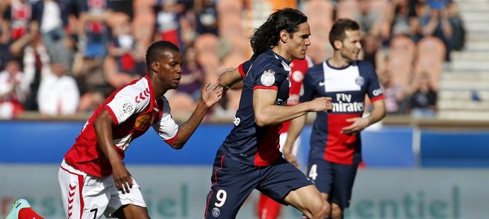 Edinson Cavani se podílel jednou brankou na výhře 3:0.