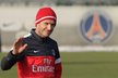 David Beckham zdraví fanoušky na tréninku Paris st. Germain