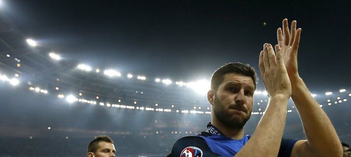 Andre-Pierre Gignac a další francouzští reprezentanti děkují fanouškům po prohraném finále mistrovství Evropy