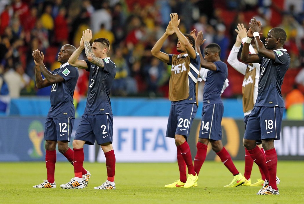 Fotbalisté Francie děkují fanouškům za podporu na MS v Brazílii