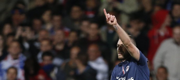 Jeremy Ménez se raduje z gólu v síti Lyonu. PSG vyhrál 1:0 a dvě kola před koncem slaví mistrovský titul
