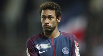 Neymar si s námi hrál jako kočka s myší. Ovlivnil celý trh, štve Barcelonu