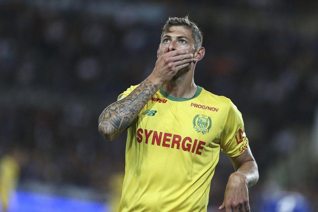 Emiliano Sala byl podle anglických médií na palubě malého letadla směřujícího z Nantes do Cardiffu