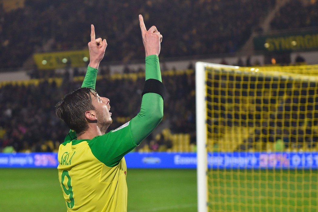 Argentinský útočník Emiliano Sala přestoupil v sobotu z Nantes do Cardiffu za 15 milionů liber (436 milionů korun)