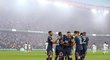 Fotbalisté PSG slaví úvodní trefu Maura Icardiho do sítě Štrasburku