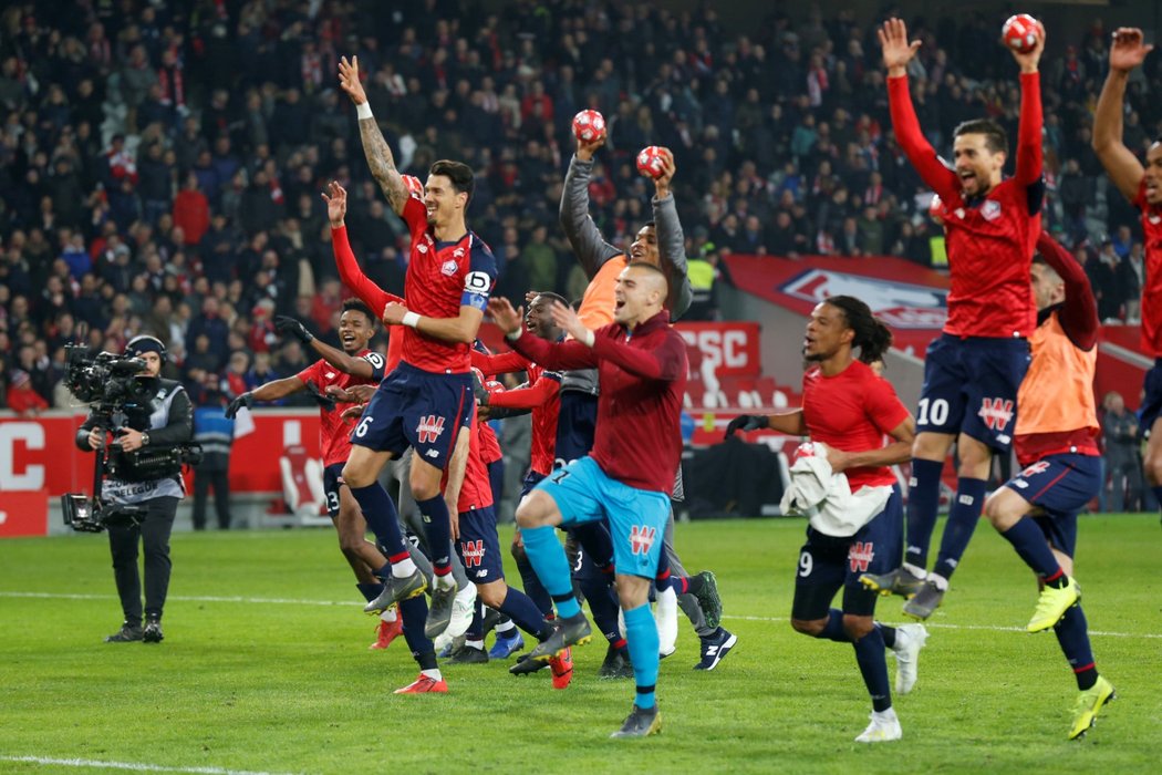 Fotbalisté Lille slaví vítězství nad PSG