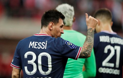 Legendární Lionel Messi při svém debutu za PSG, během něhož Pařížené porazili Remeš 2:0 