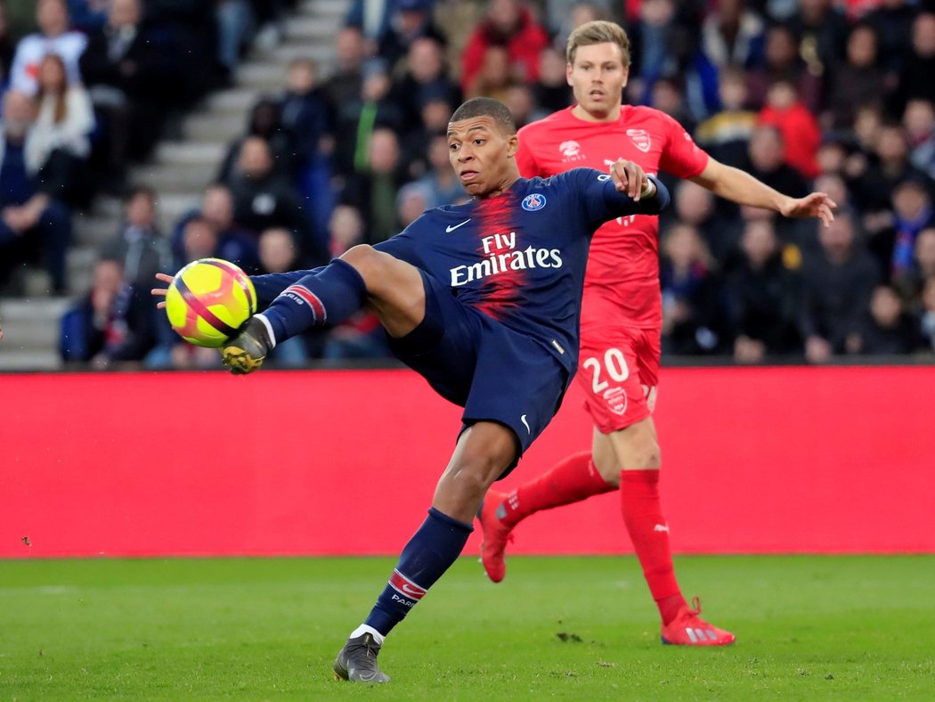 Francouzský útočník Kylian Mbappé v dresu PSG