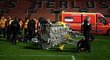 K tragické události došlo ve Francii po zápase Lorientu s Rennes (0:3). Osvětlovací rampa tam zabila jednoho z trávníkářů