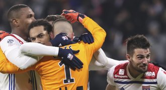 Lyon jako první v lize porazil PSG, doma zvítězil díky penaltě 2:1