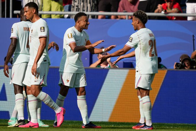 Francie - Maroko 2:0. Mbappé nedal penaltu, pak krásně rozhodl a vyděsil fanoušky Francie - Maroko 2:0. Mbappé nedal penaltu, pak krásně rozhodl a vyděsil fanoušky