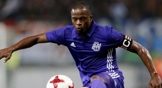 Evra po excesu na konec kariéry nemyslí. Má několik nabídek, uvažuje o odvolání