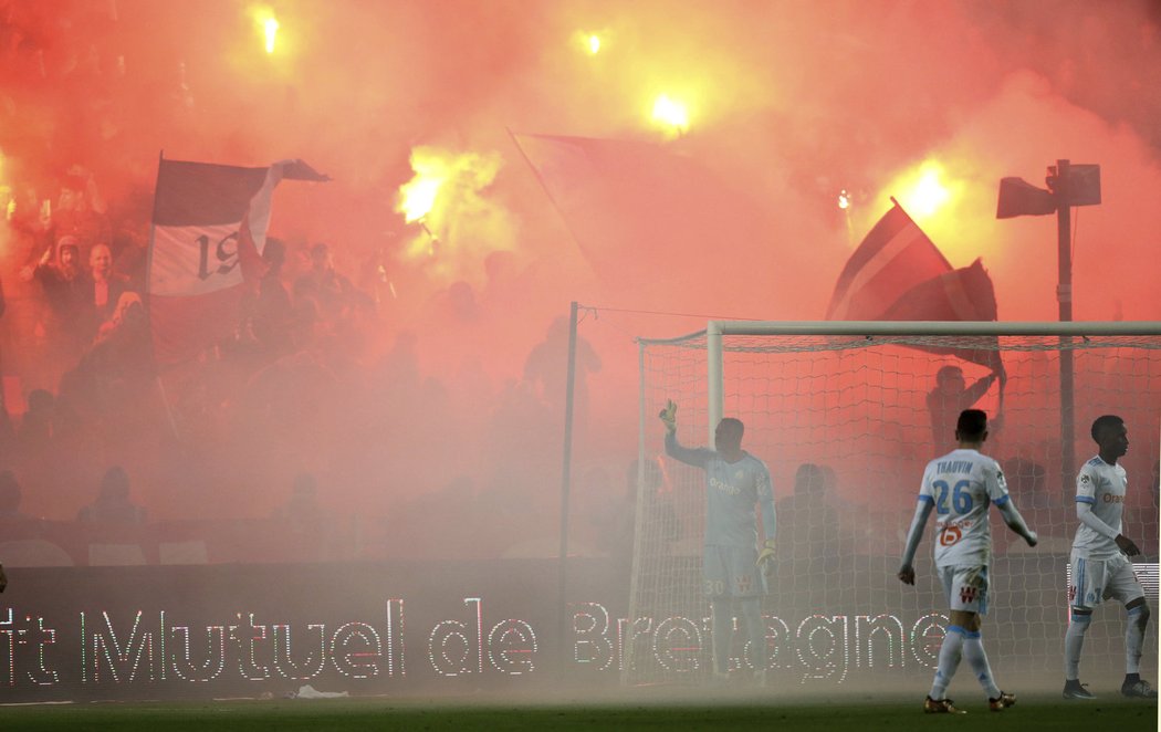 Fanoušci připravili hráčům dost divokou atmosféru