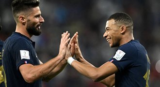 Dříč a génius (někdy) na zabití. Francii táhnou protiklady Giroud a Mbappé