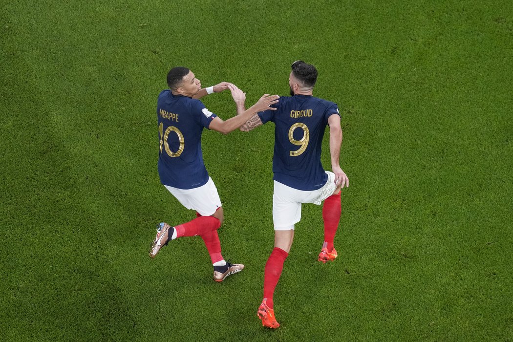 Olivier Giroud a Kylian Mbappé, dvě obrovské hvězdy francouzské ofenzivy