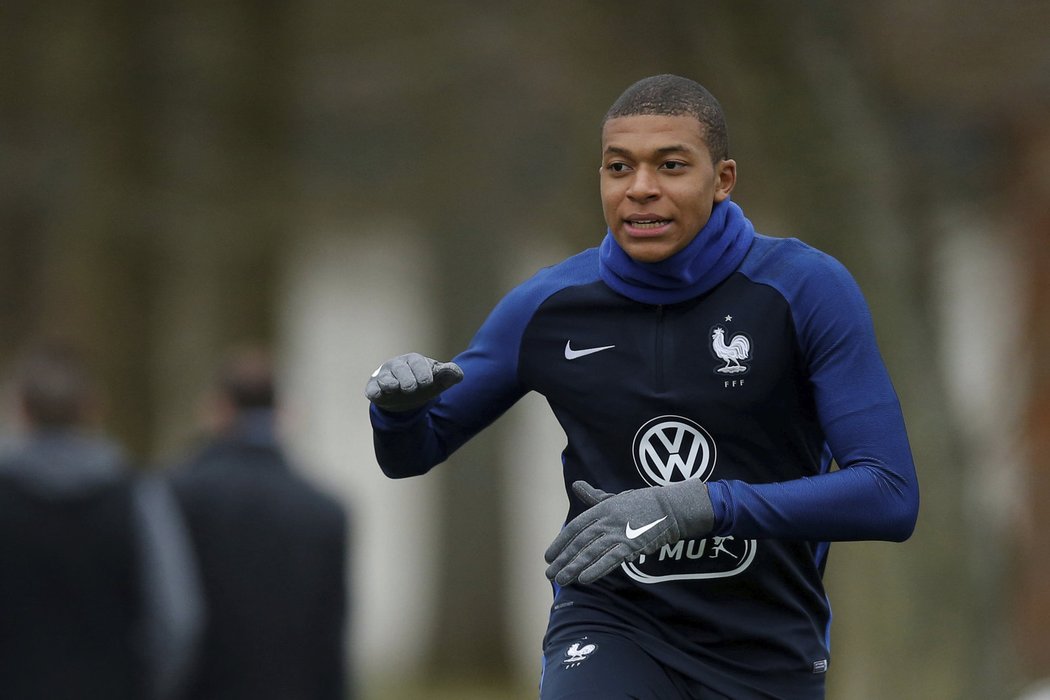 Mbappé byl poprvé povolán do francouzského reprezentace