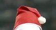 Italský útočník Mario Balotelli slavil své góly za Nice s vánoční čepicí