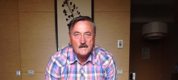 Antonín Panenka si jeden obtisk nohou dovezl i do České republiky.