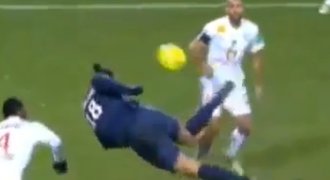 VIDEO: Tohle měl být gól... Zlatan předvedl akrobatickou lahůdku