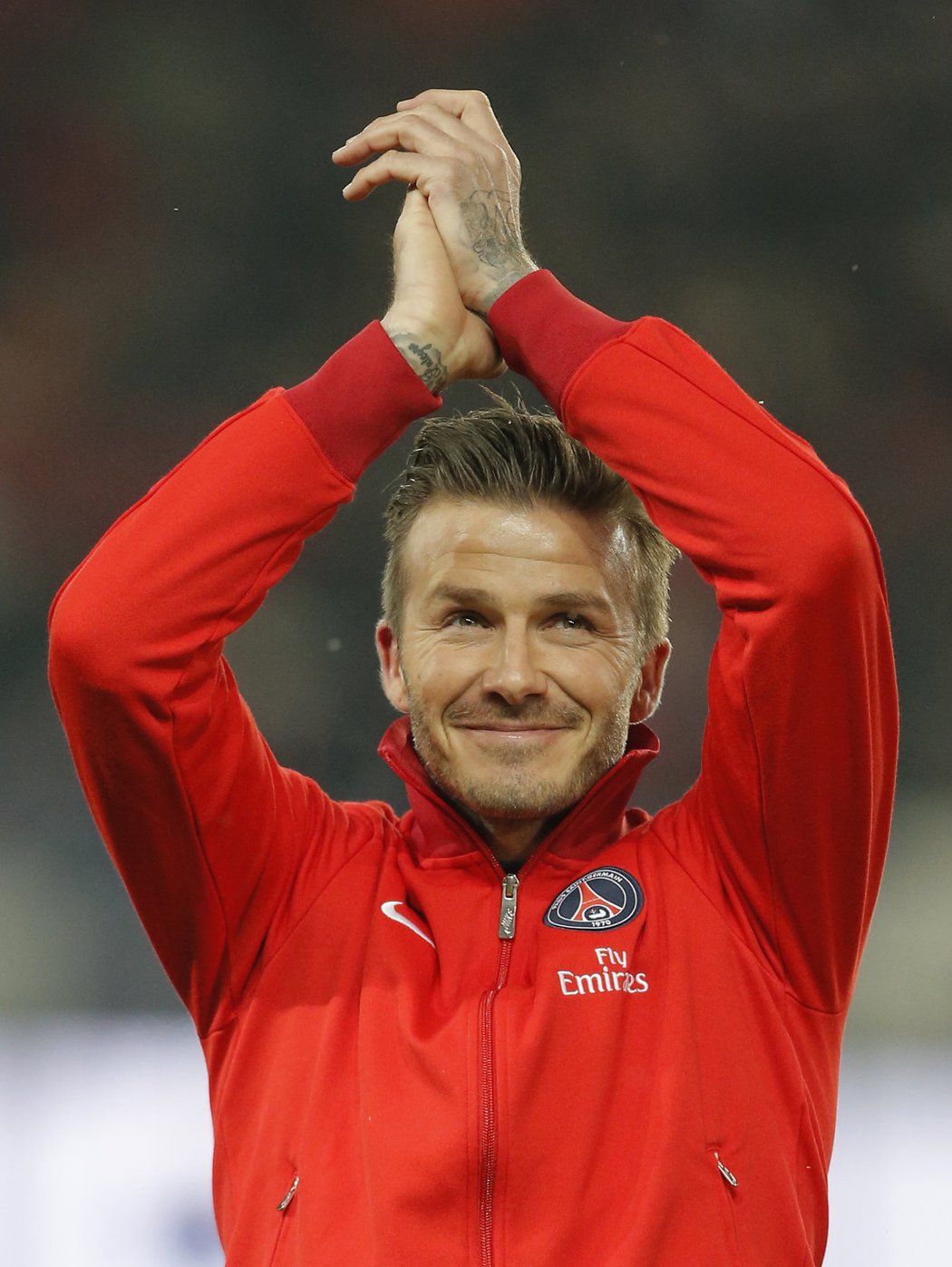 Anglický záložník David Beckham si vysloužil ovace už ve chvíli, kdy se šel v neděli rozcvičovat. Nakonec v dresu PSG nastoupil v 76. minutě a slavil se svým týmem výhru 1:0 nad Marseille