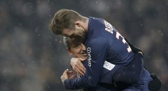 Paříž šílí! Beckham debutoval v PSG, premiéru osladil Ibra