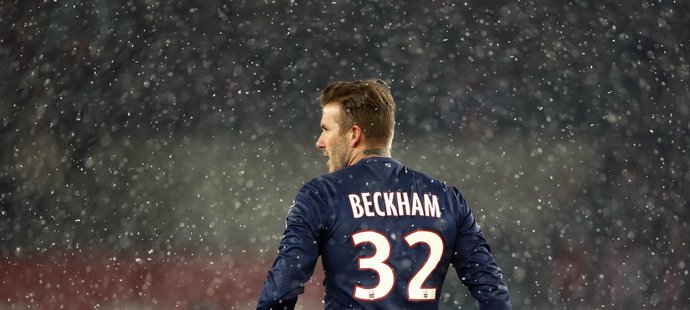 Nejvíce vydělávající fotbalisté podle magazínu France Football (v milionech eur): 1. Beckham (Angl./Paris St. Germain) 36