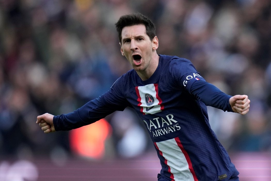 Argentinský útočník Lionem Messi slaví branku v zápase PSG proti Lille