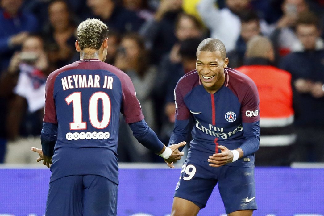 Kylian Mbappé a Neymar si užili další výhru PSG