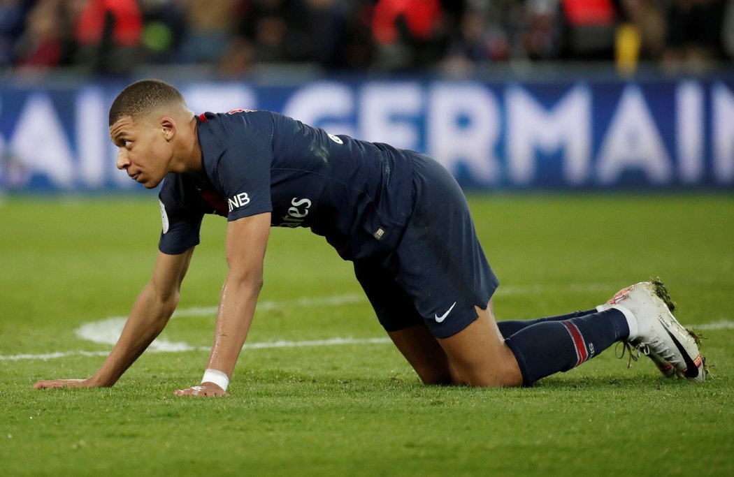 Zklamaný útočník PSG Kylian Mbappe