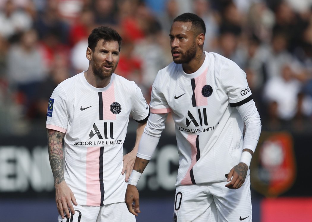 Lionel Messi a Neymar během zápasu PSG v Rennes