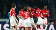 Fotbalisté Monaka se radují z vyrovnání v zápase proti PSG