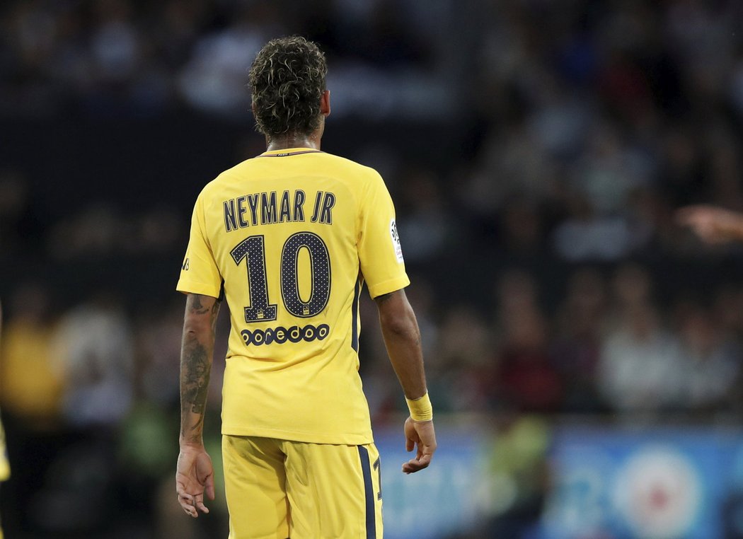 Neymar se poprvé představil v dresu PSG, dal gól i asistoval