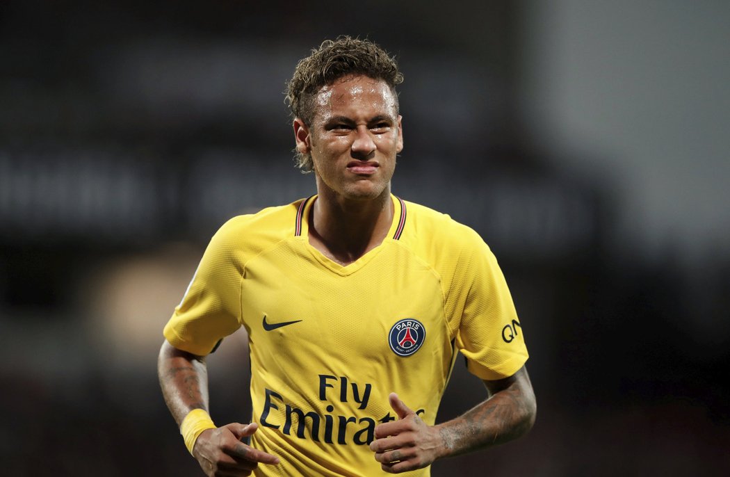 Neymar se poprvé představil v dresu PSG, dal gól i asistoval