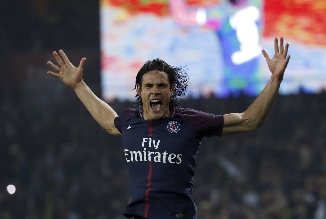 Edinson Cavani se raduje z gólu do sítě Nice