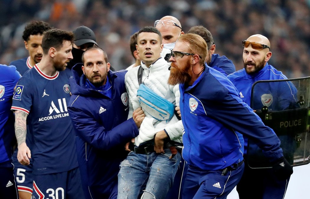 Fanoušek narušil zápas PSG v Marseille