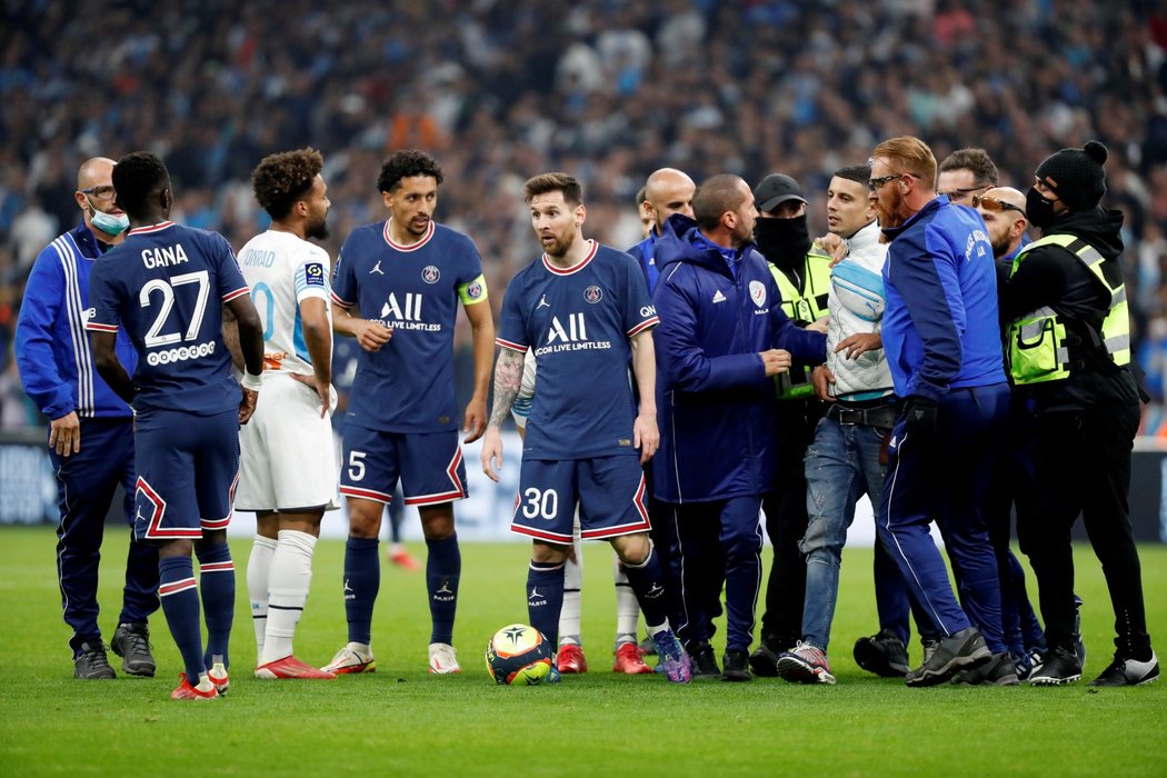 Fanoušek narušil zápas PSG v Marseille