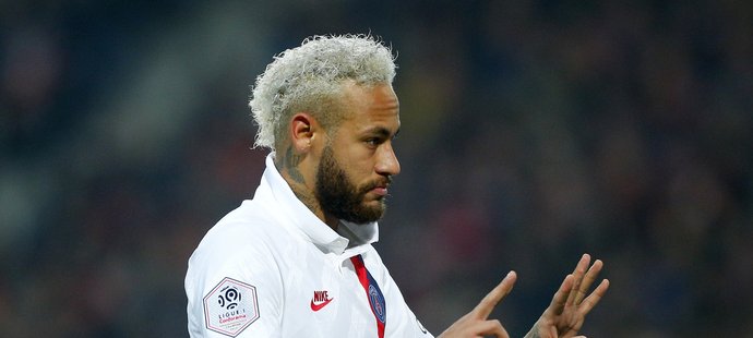 24. Brazilec Neymar věnuje svůj gól ve francouzské lize zesnulému Kobemu Bryantovi...