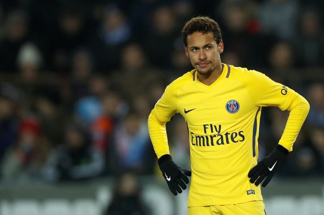 Naštvaná hvězda PSG Neymar po nečekané prohře se Štrasburkem