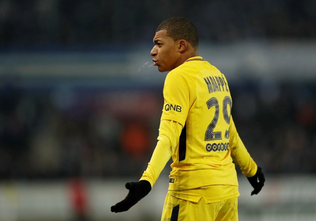 Mladý forvard PSG Kylian Mbappe v utkání se Štrasburkem