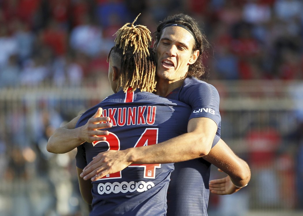 Edinson Cavani a Cristopher Nkunku