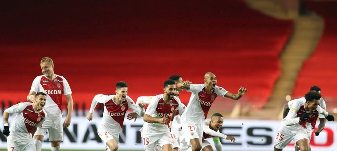 Hráči Monaka slaví ve francouzském poháru postup přes Rennes