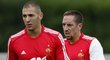 Útočník Realu Madrid Karem Benzema (vlevo) spolu s Frankem Ribérym čelí obvinění za sex s nezletilou prostitutkou