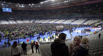 Krásné gesto! Fotbalisté Francie zůstali po útocích celou noc s Němci