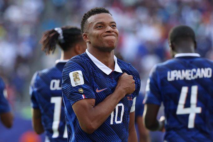 Francie - Švédsko 3:0. Mbappého show! Dojemné gesto, experti ale vychvalují i jinou hvězdu Francie - Švédsko 3:0. Mbappého show! Dojemné gesto, experti ale vychvalují i jinou hvězdu